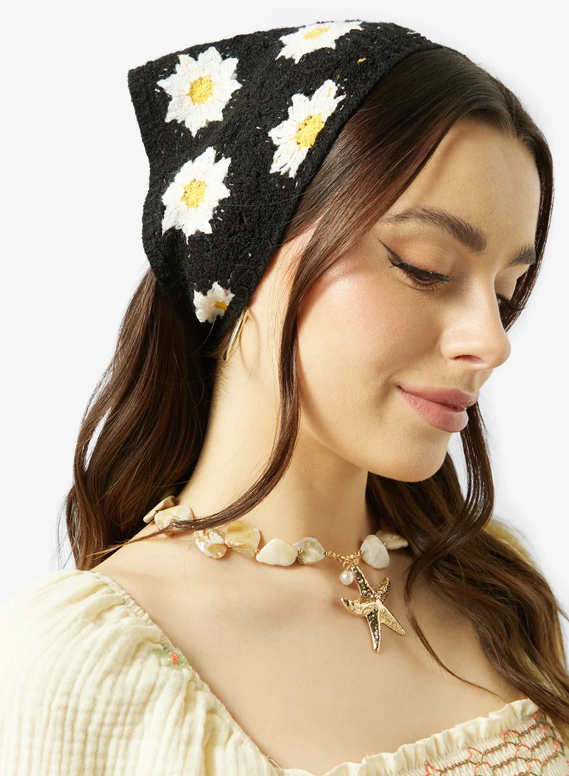 جينجر Floral Detail Crochet Scarf